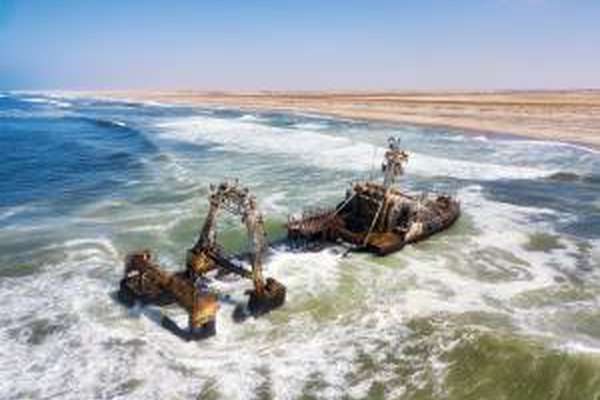 Shipwreck on the Skeleton Coast