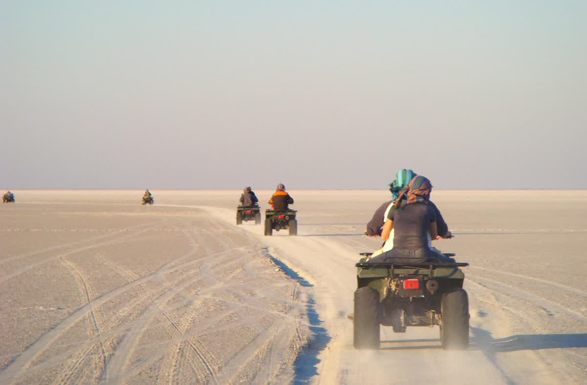 Quad Biking auf den Makgadikgadi Salzpfannen